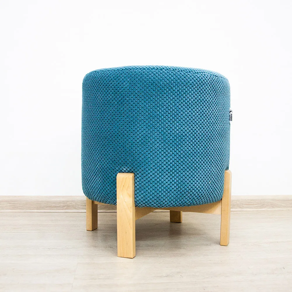 Пуф на деревянных ножках 5