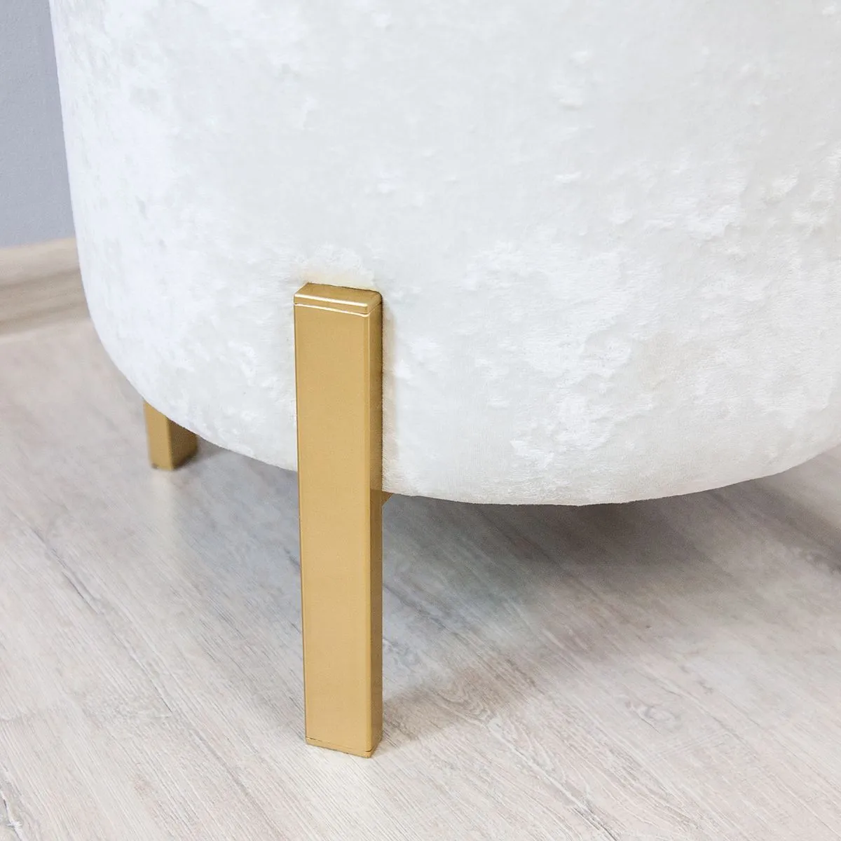 Пуф плюш белый, ножки золото 6