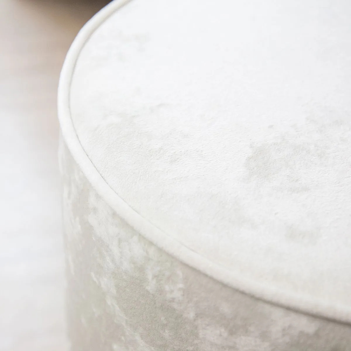 Пуф плюш белый, ножки золото 5