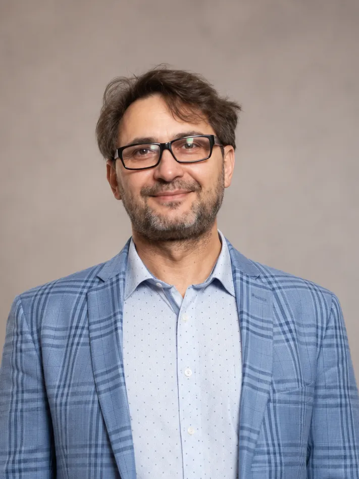 Даниленко Евгений Владимирович: директор фабрики "38 Попугаев"